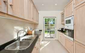 Küche im 2 Schlafzimmer Stadthaus Superior